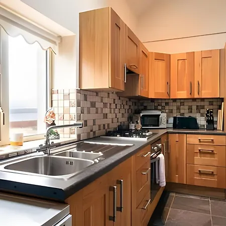 Nancy's Seaside Cottage, * Ренвайл